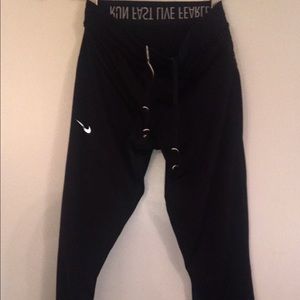 NIKE LEGGINGS CAPRI